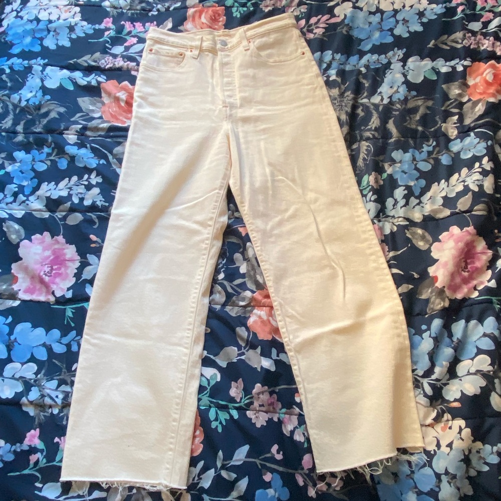 Levi’s Ribcage Straight Legged Pants